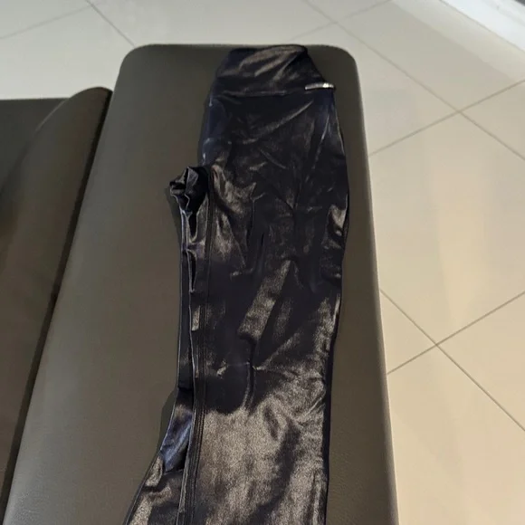 Bombshell Sportswear Glossy Black Leggings - Picture 1 of 1